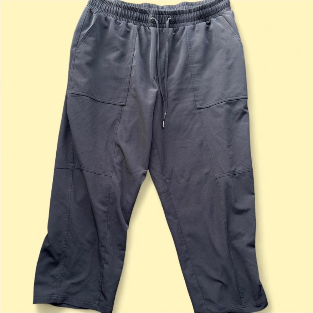 ✨ black cargo pants with
adjustable waist and pockets Size XXL✨
